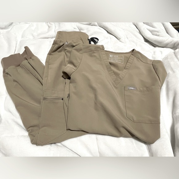 Figs Scrubs Set - XS Catarina Scrub Top & High Waisted Zamora Joggers in S/P - Picture 2 of 2